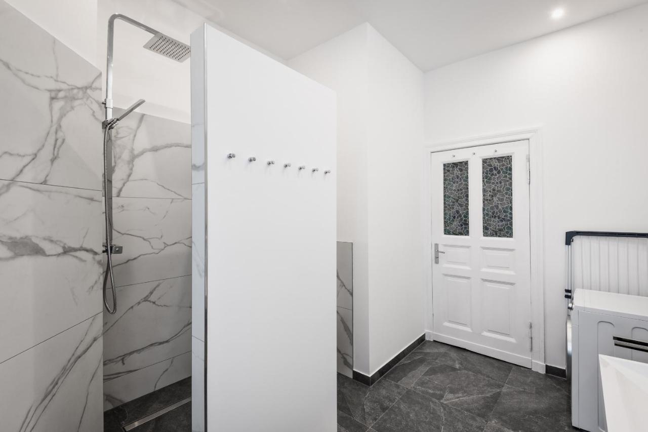 Appartamento Riesiges Nahe Kudamm Sehr Schoner Altbau 123m2 Gross 12 Gaste Berlino