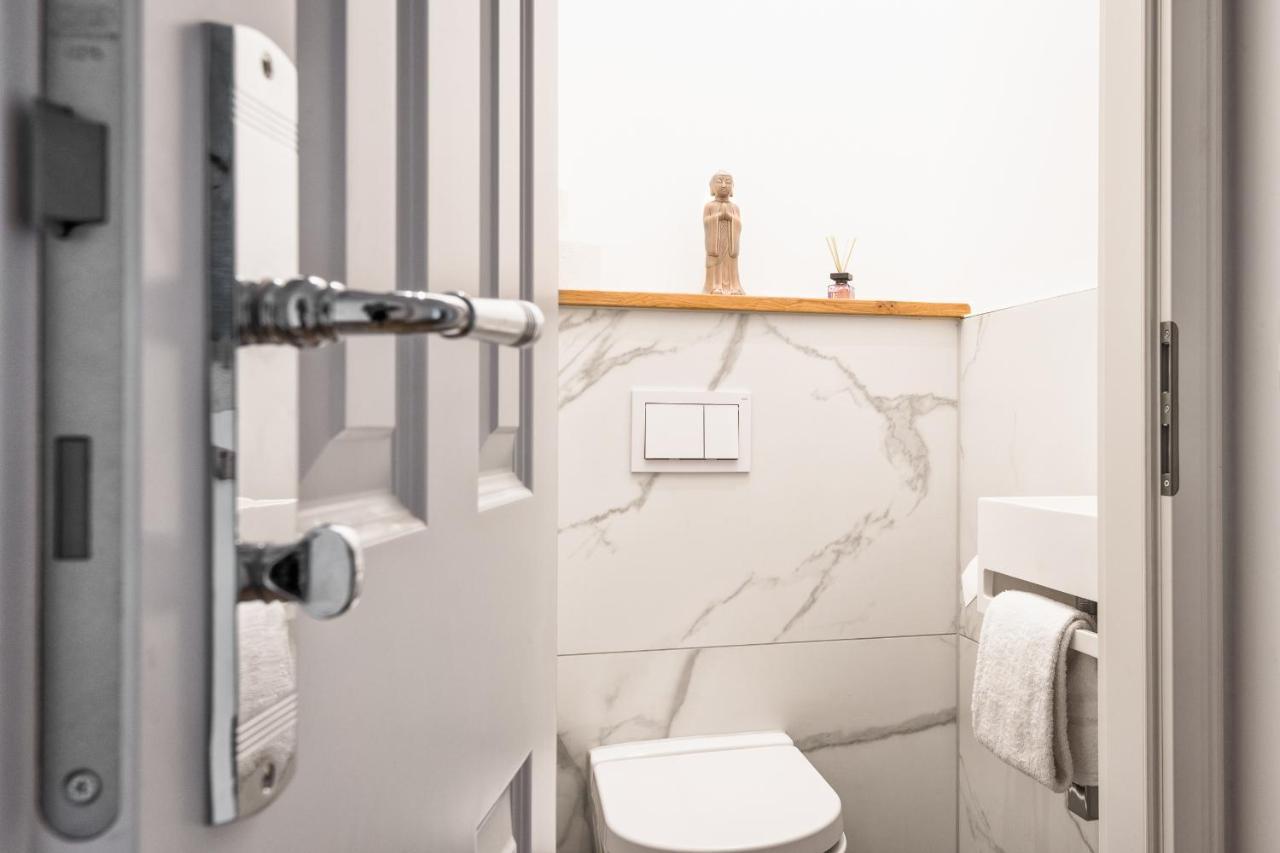 Riesiges Nahe Kudamm Sehr Schoner Altbau 123m2 Gross 12 Gaste Berlino